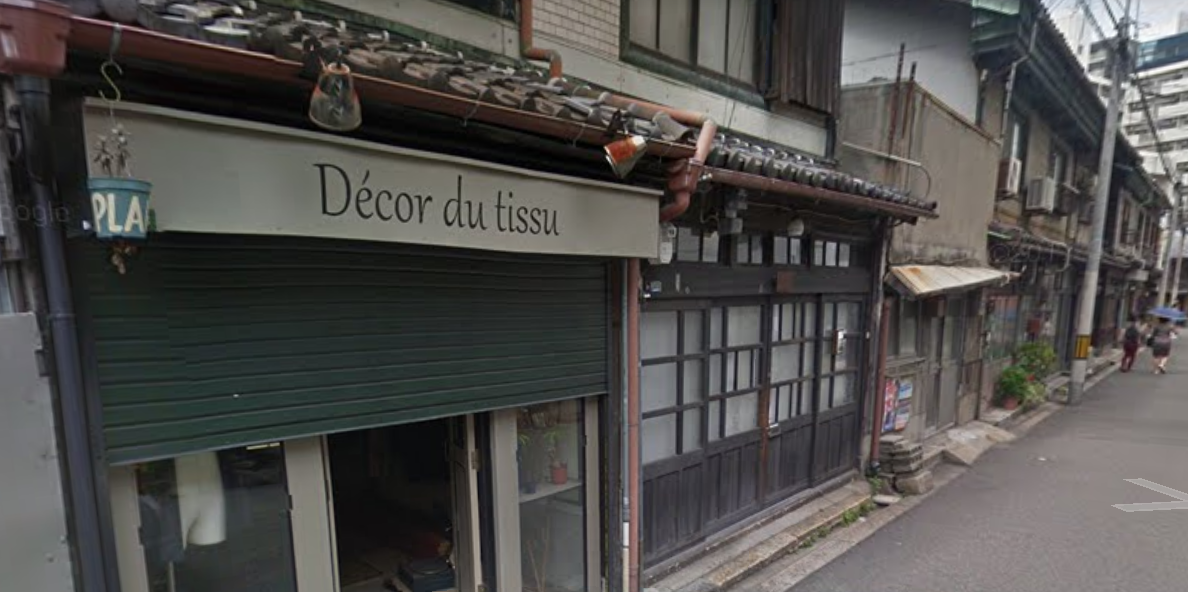 ストラッシュ梅田店付近、中崎町にはインスタ映えカフェがあります